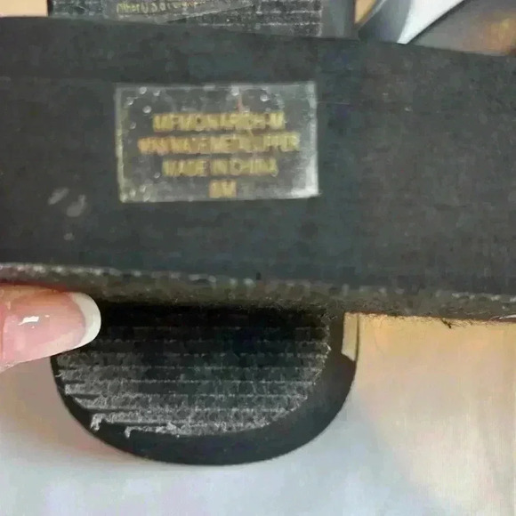 Black Beachy Flip Flop with silver chain and beach accents (Size 8M) - Picture 7 of 7